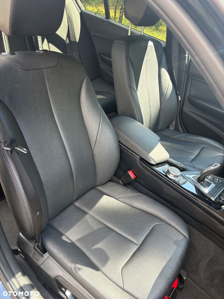 BMW Seria 3 320i xDrive Luxury Line - 17