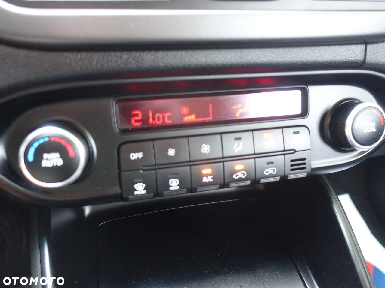 Kia Carens 1.6 GDI L 7os EU6 - 22