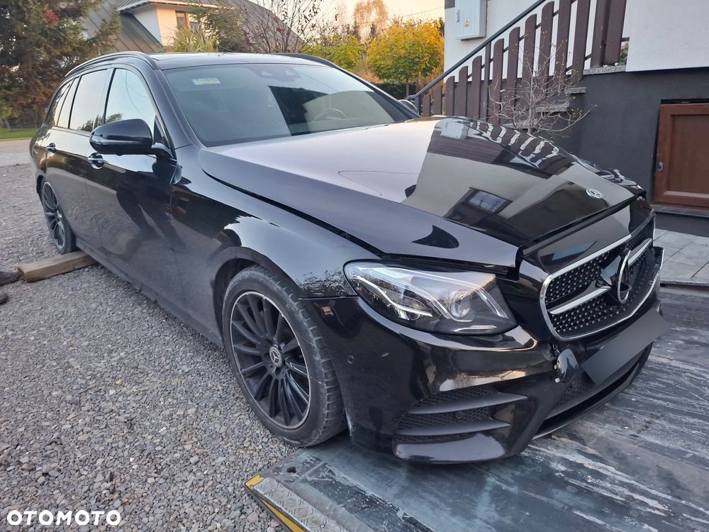 Mercedes-Benz Klasa E 220 d 4Matic 9G-TRONIC Avantgarde - 4