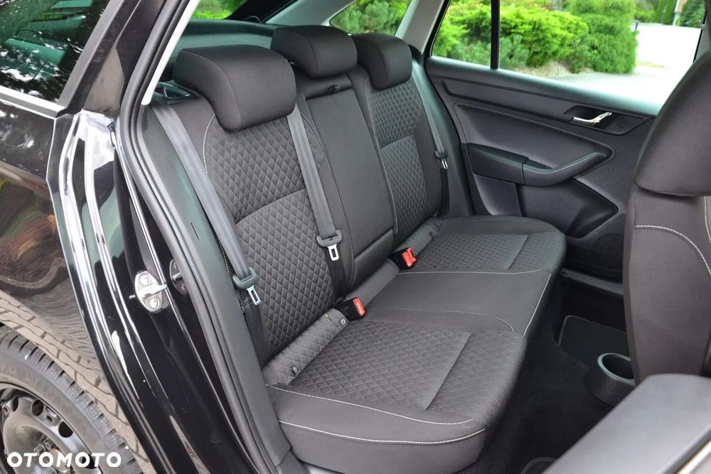 Skoda RAPID 1.6 TDI DPF Edition - 32