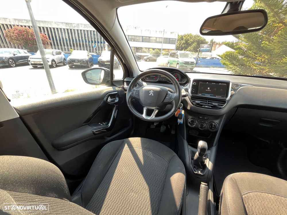 Peugeot 208 1.2 PureTech Signature - 41