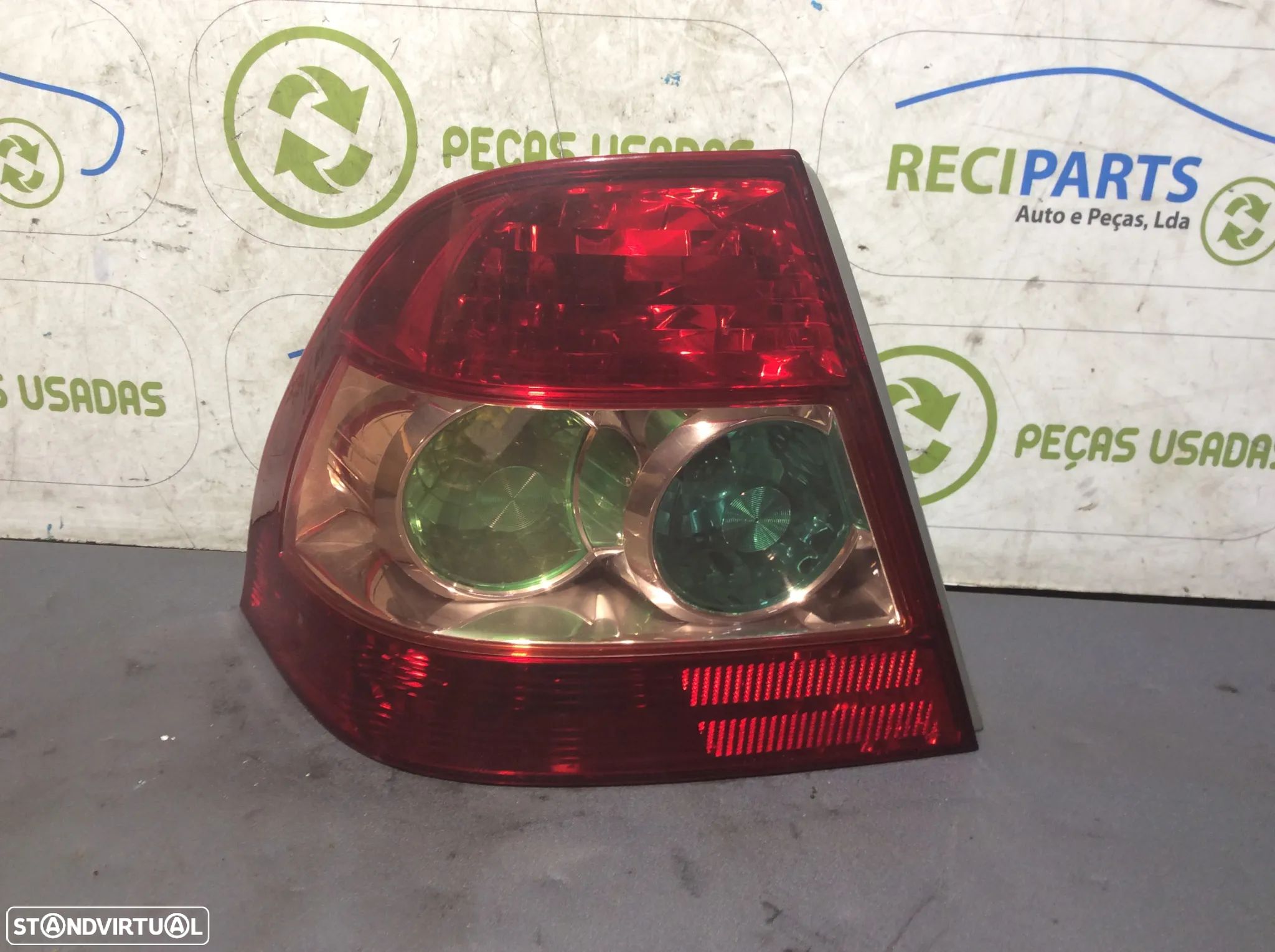 Farolim de stop esquerdo Toyota Corolla E12 3 volumes - 1