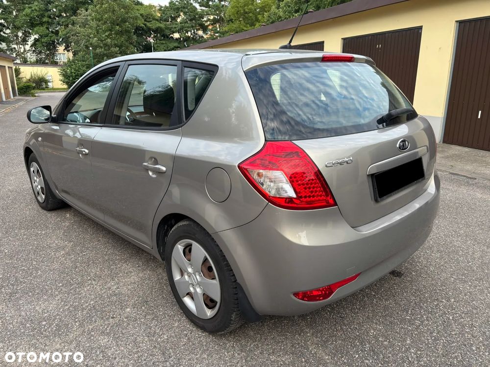 Kia Ceed - 7