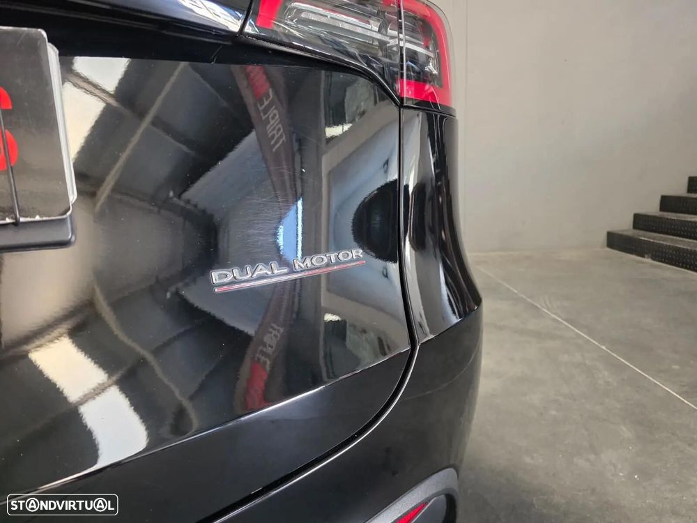Tesla Model Y Performance Dual Motor AWD - 12