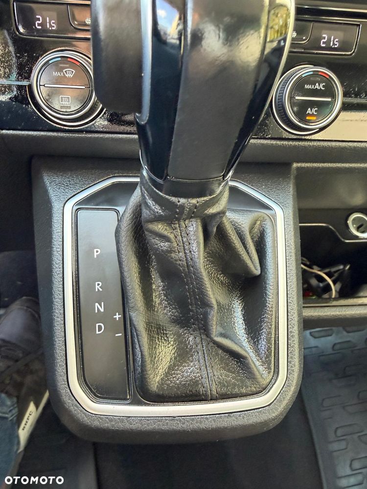 Volkswagen Caravelle - 21