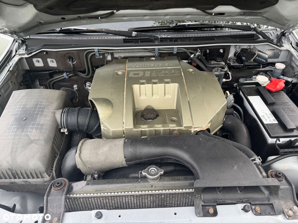 Mitsubishi Pajero - 11