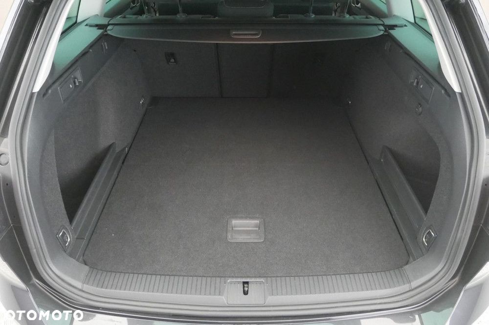 Volkswagen Passat Variant 2.0 TDI SCR Business DSG - 16