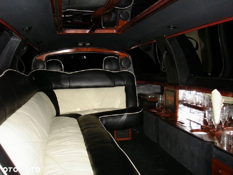 Lincoln Town Car - 5