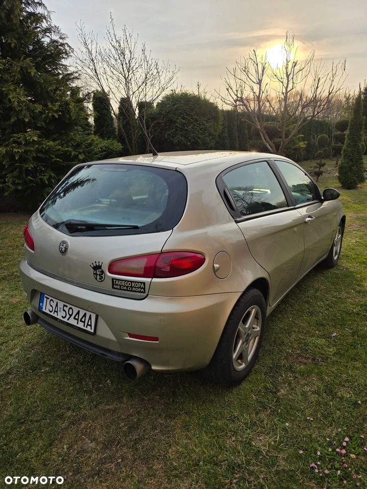 Alfa Romeo 147 1.6 Twin Spark Distinctive - 1