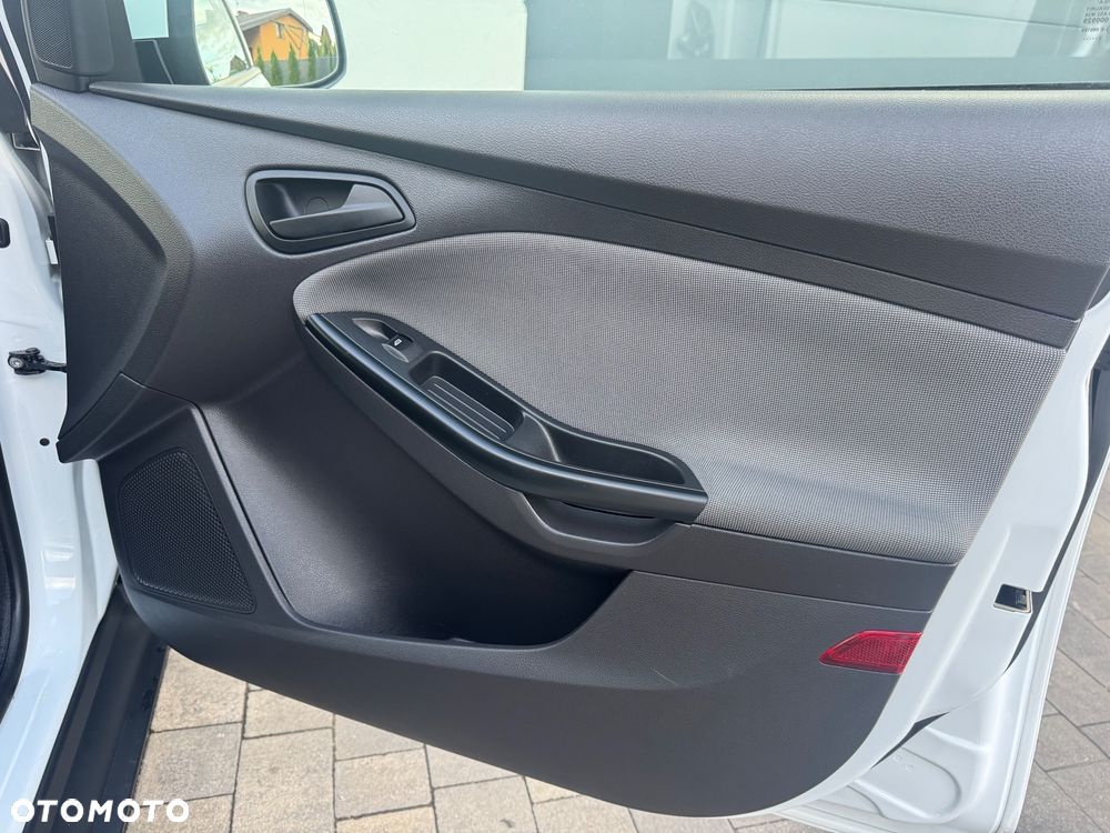 Ford Focus 1.0 EcoBoost Ambiente - 27