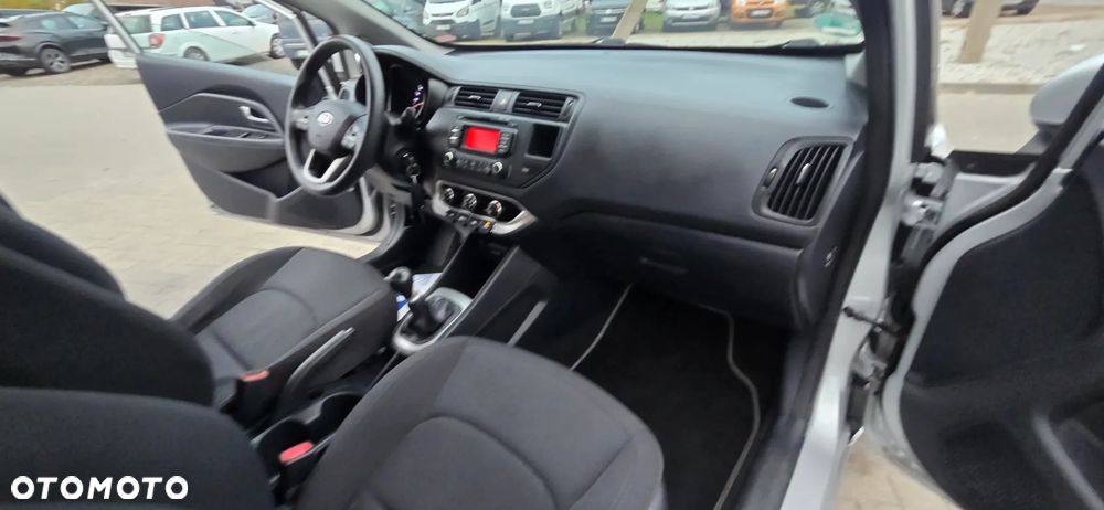 Kia Rio 1.2 Dream Team Edition - 35