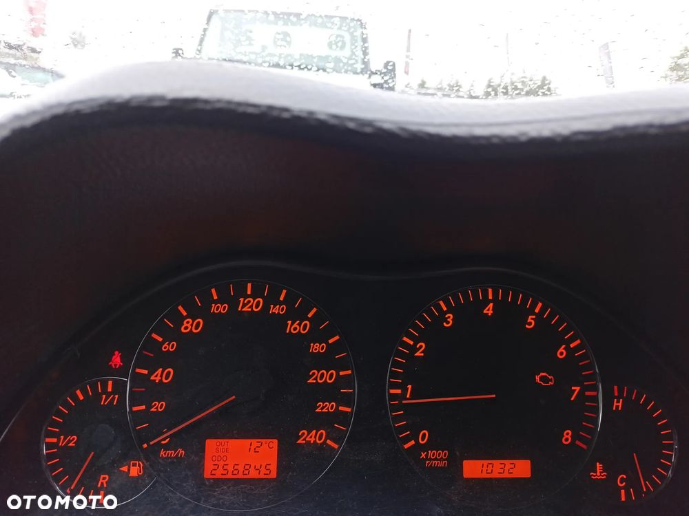 Toyota Avensis - 13