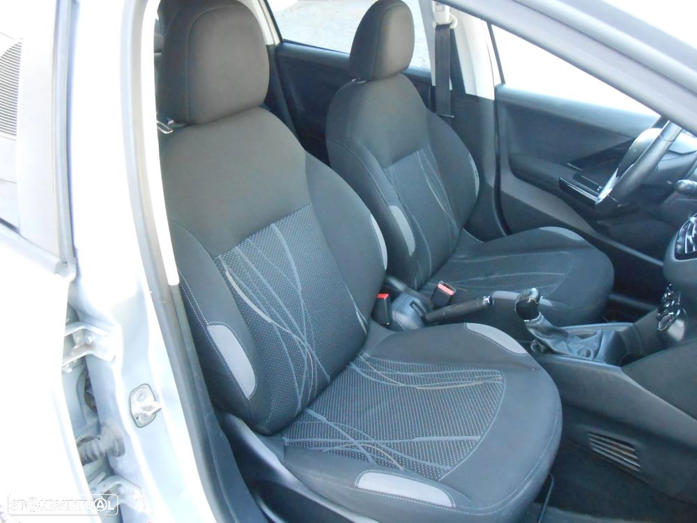Peugeot 208 1.4 HDi Active - 28