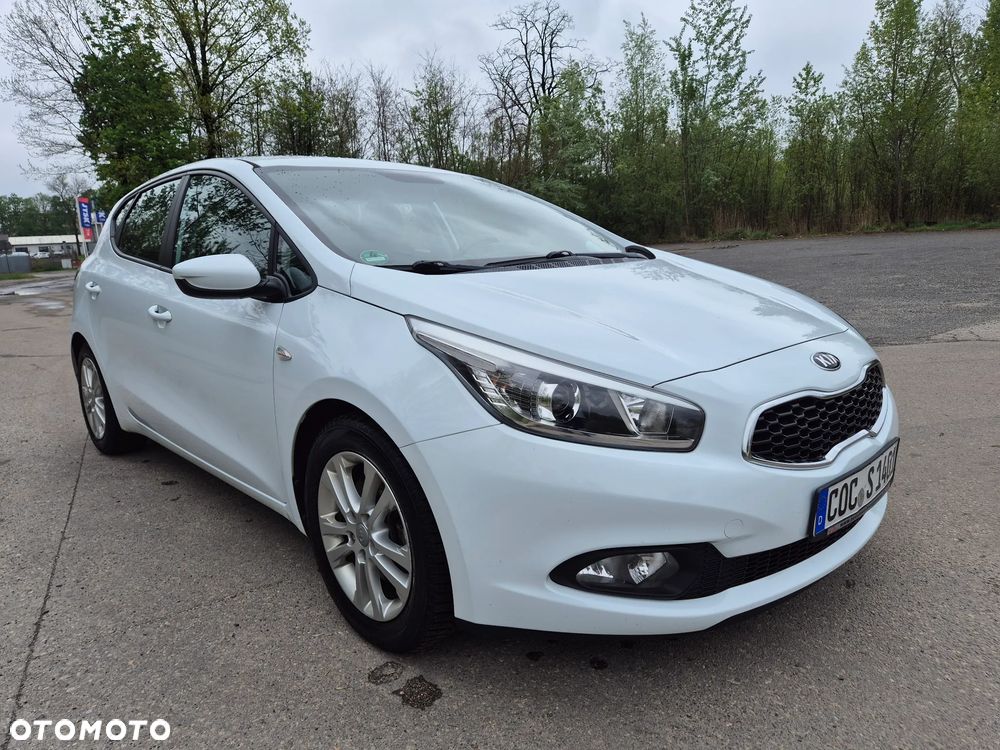 Kia Ceed 1.4 CVVT Fifa World Cup Edition - 3