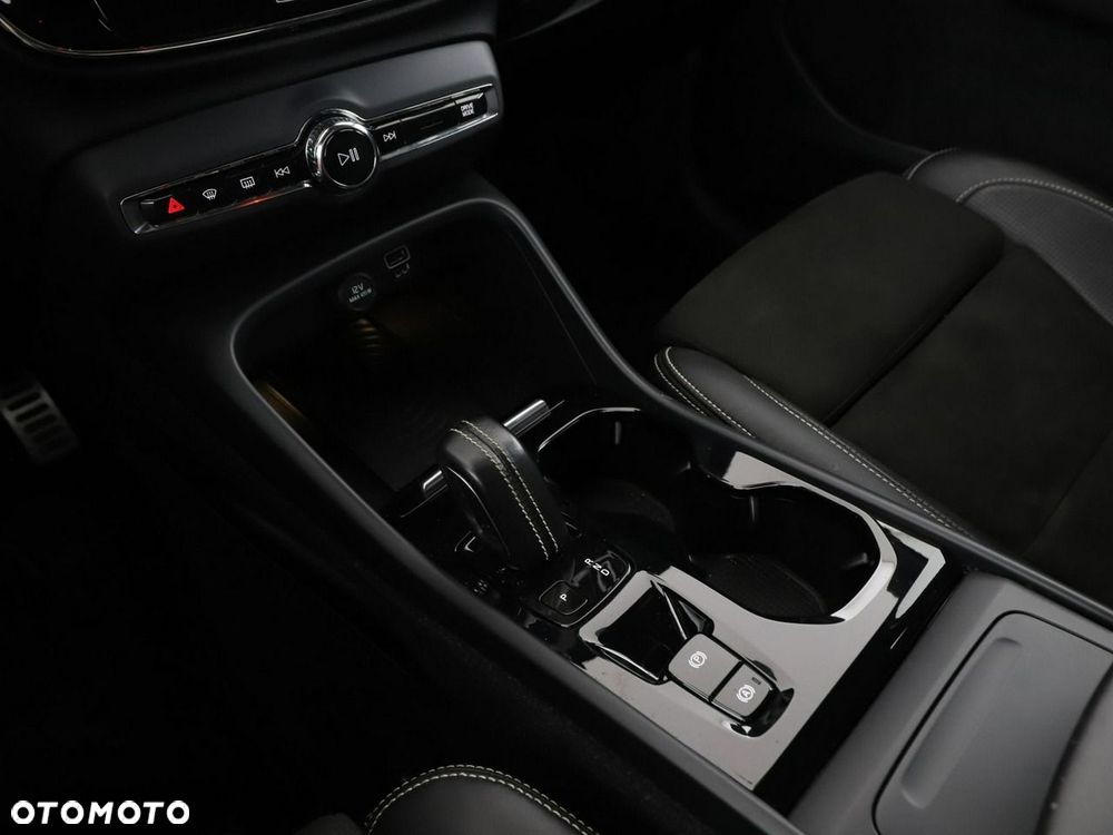 Volvo XC 40 D4 SCR AWD R-Design - 31