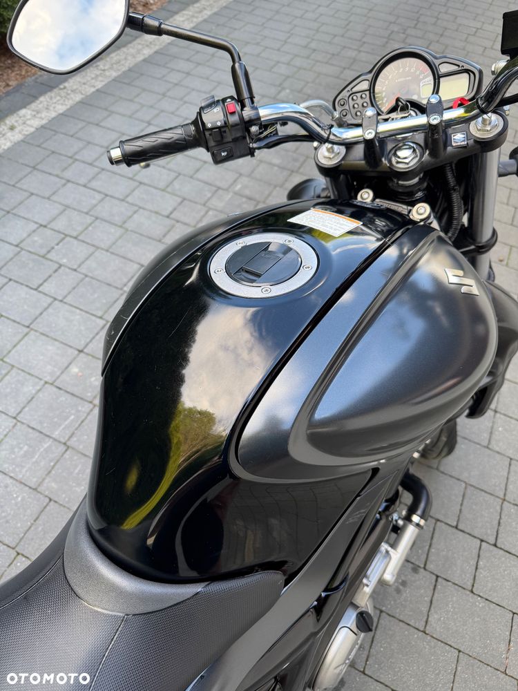 Suzuki Gladius - 9