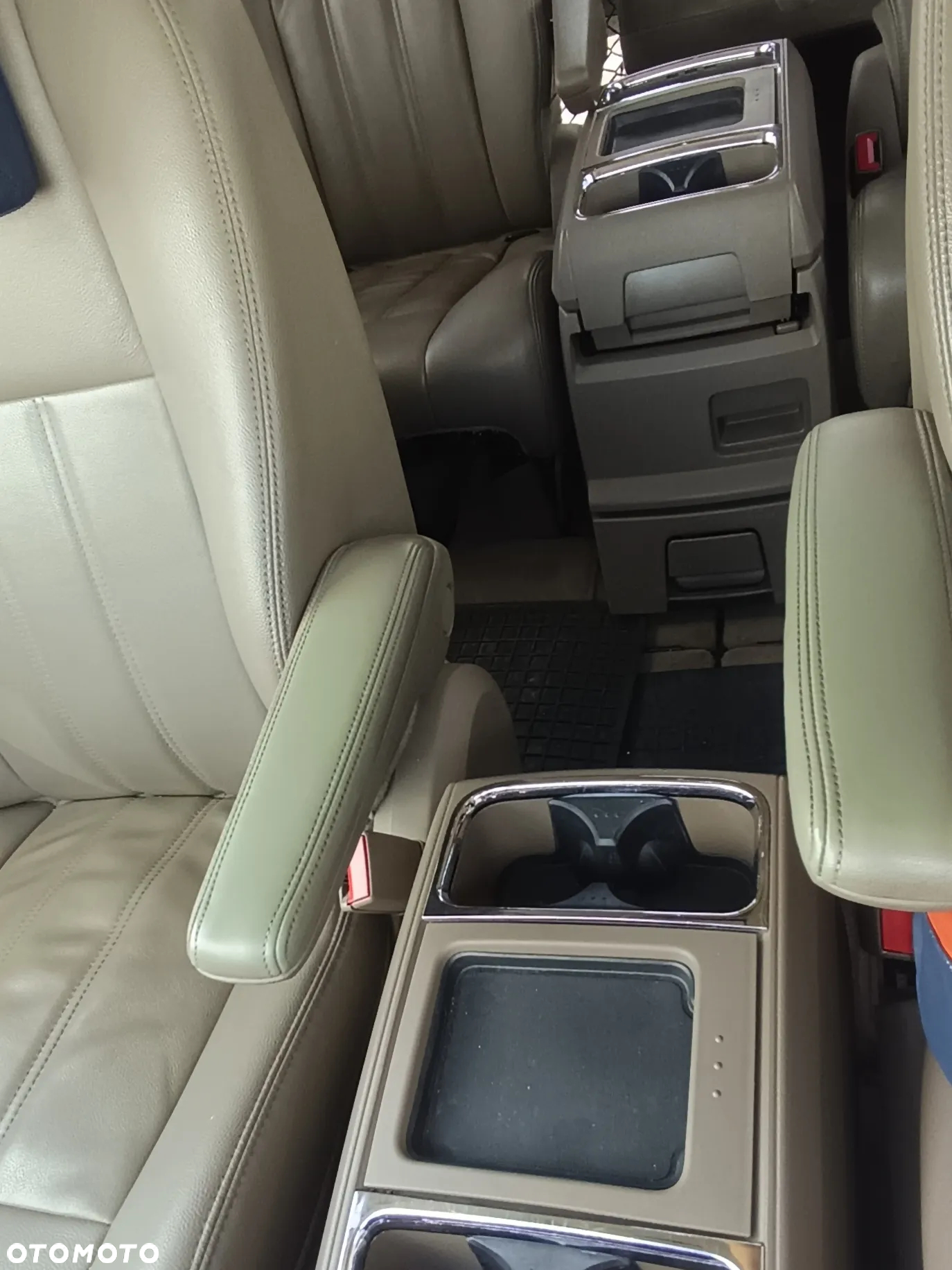 Chrysler Town & Country 3.6 Touring - 34