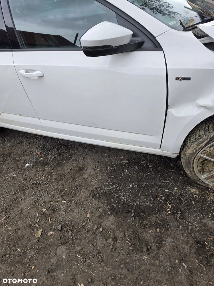 Drzwi  prawy przód  skoda  octavia  III  lift  w kolorze LF9E - 1