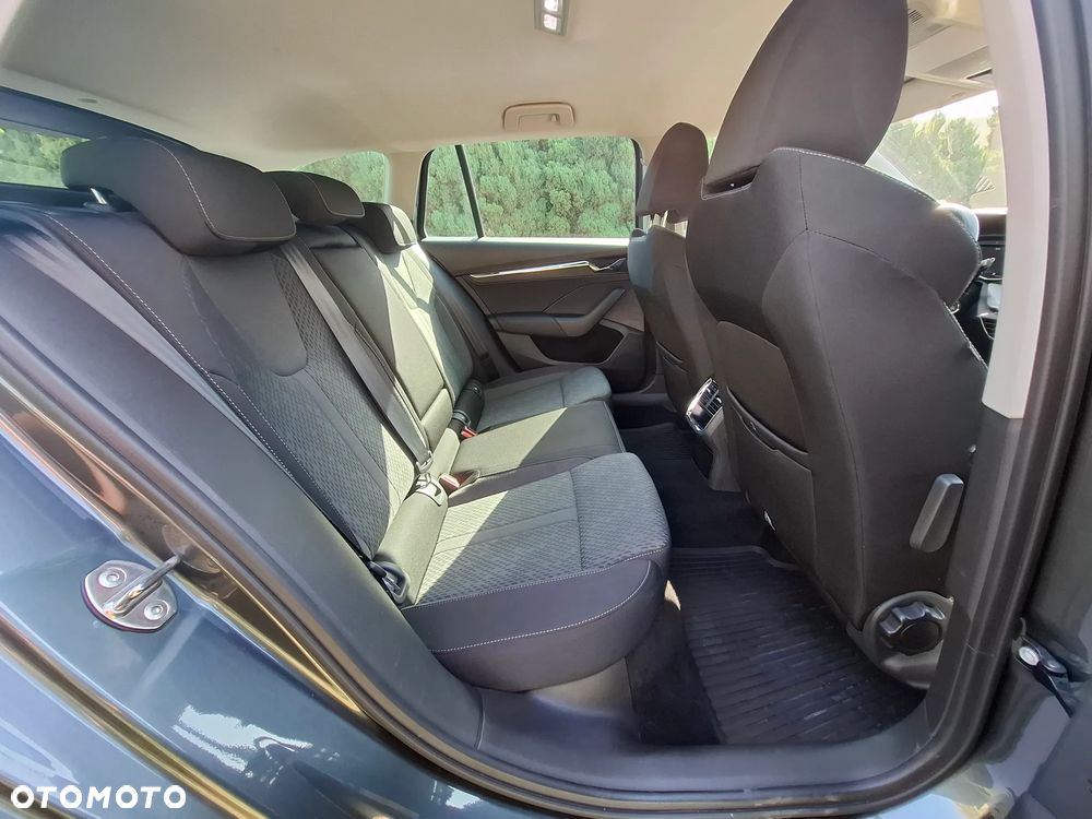 Skoda Octavia 2.0 TDI Style DSG - 8