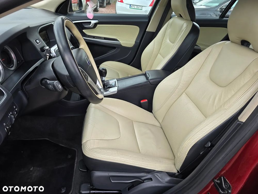 Volvo V60 D3 Momentum - 10