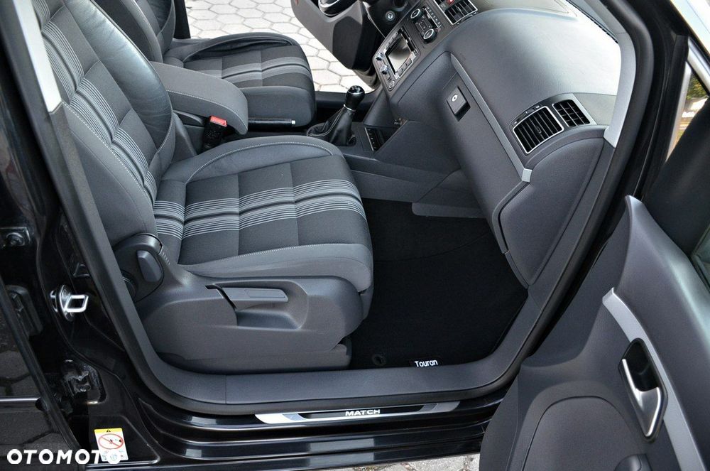 Volkswagen Touran - 23