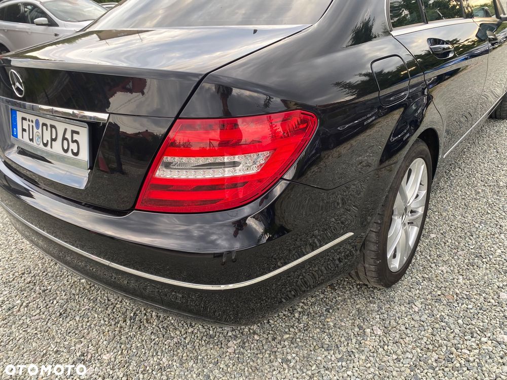 Mercedes-Benz Klasa C 180 CGI Automatik BlueEFFICIENCY Avantgarde - 12