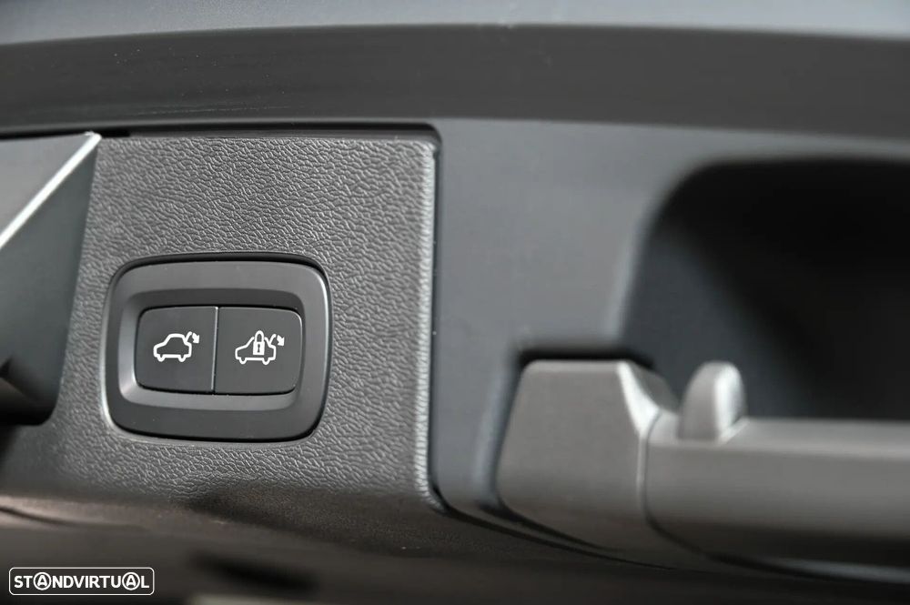 Volvo XC 60 2.0 T6 PHEV Inscription Expression AWD - 31