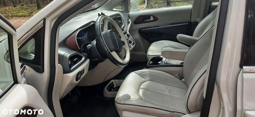 Chrysler Pacifica - 6