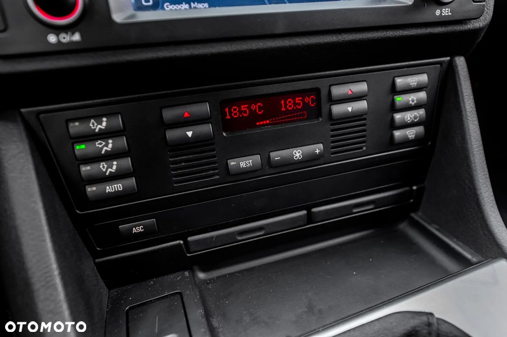 BMW Seria 5 523i - 38