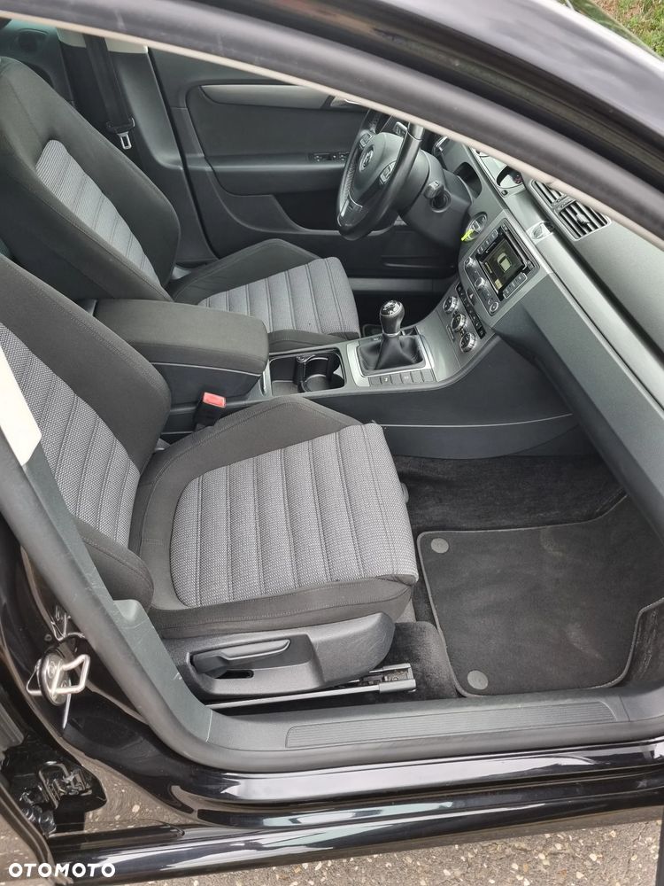 Volkswagen Passat 2.0 TDI DPF BlueMotion Technology Highline - 9