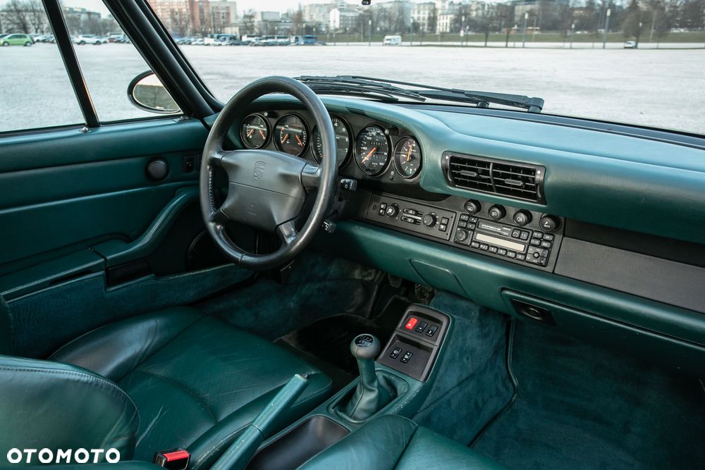 Porsche 911 Carrera 4 - 28