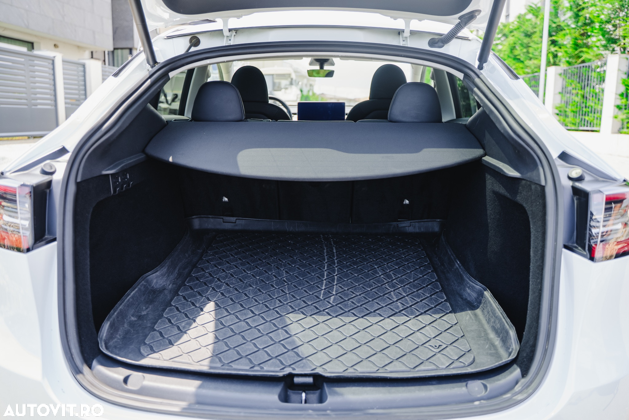 Tesla Model Y AWD Long Range - 23
