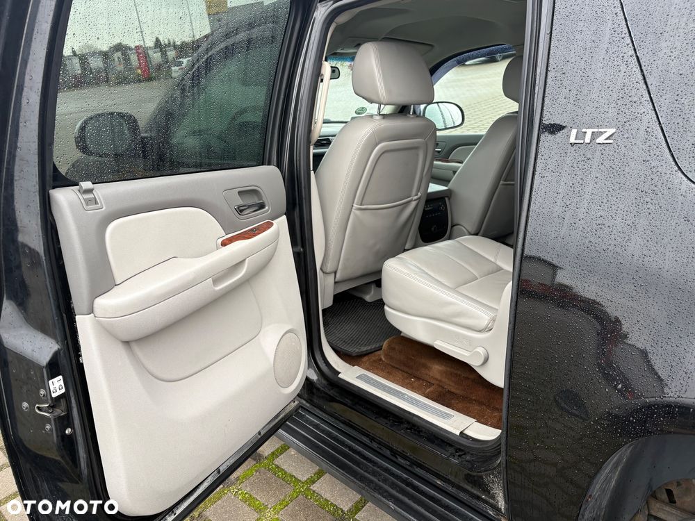 Chevrolet Suburban - 27