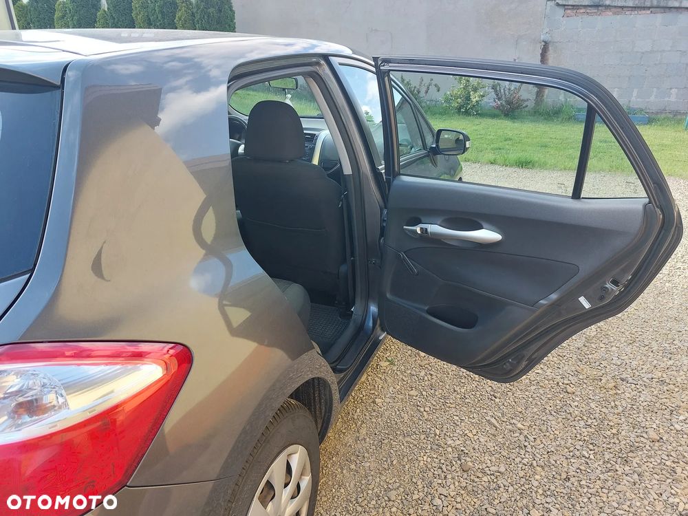 Toyota Auris 1.4 D-4D Terra - 14