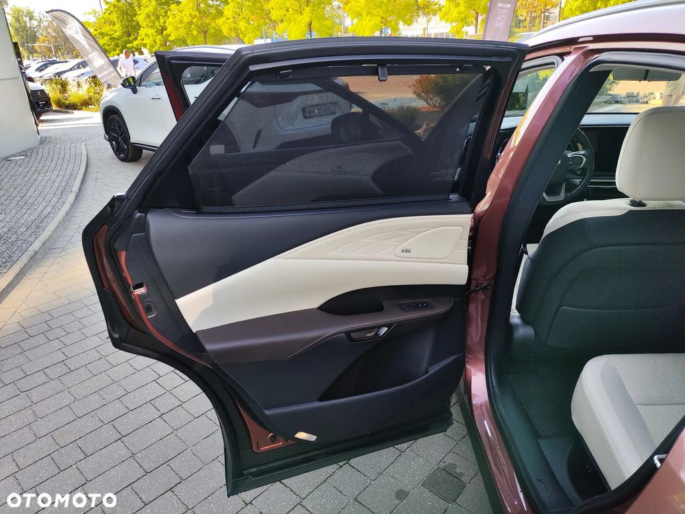 Lexus RX 450h+ Omotenashi - 13