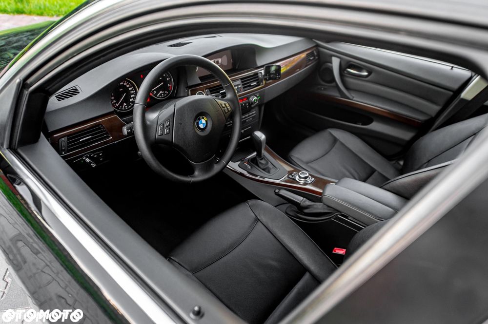 BMW Seria 3 325i xDrive Edition Exclusive - 18