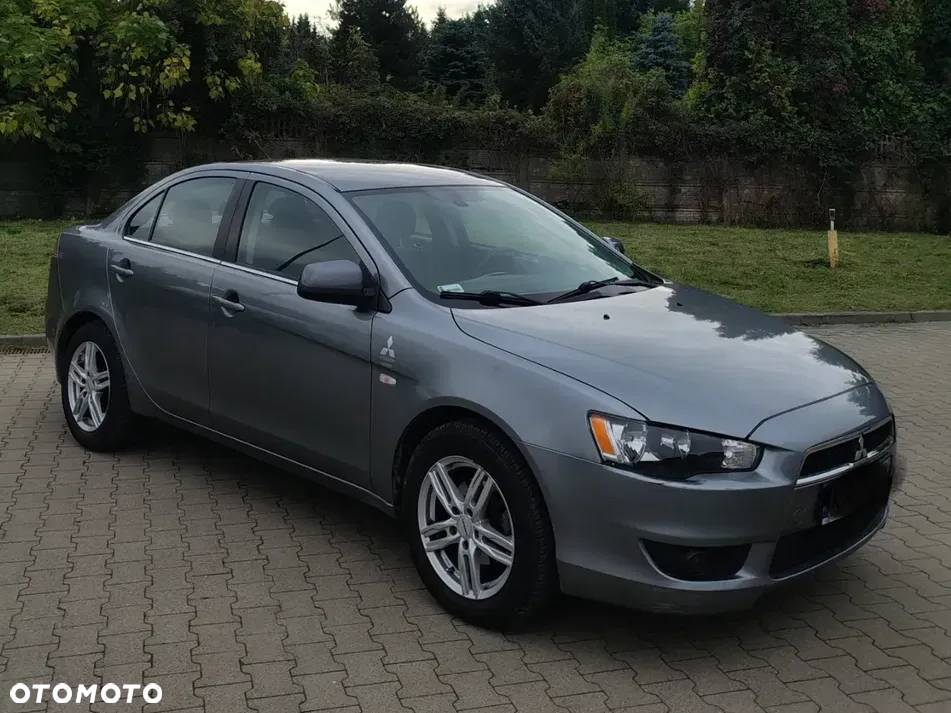 Mitsubishi Lancer 1.6 Invite - 2