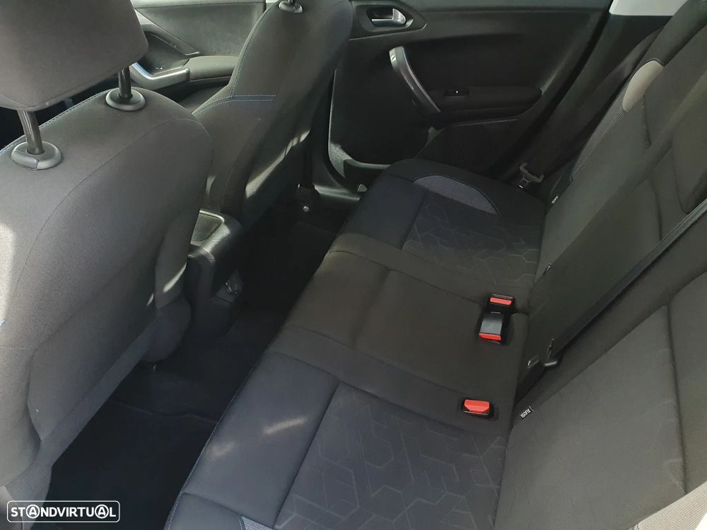 Peugeot 2008 1.6 BlueHDi Style - 23