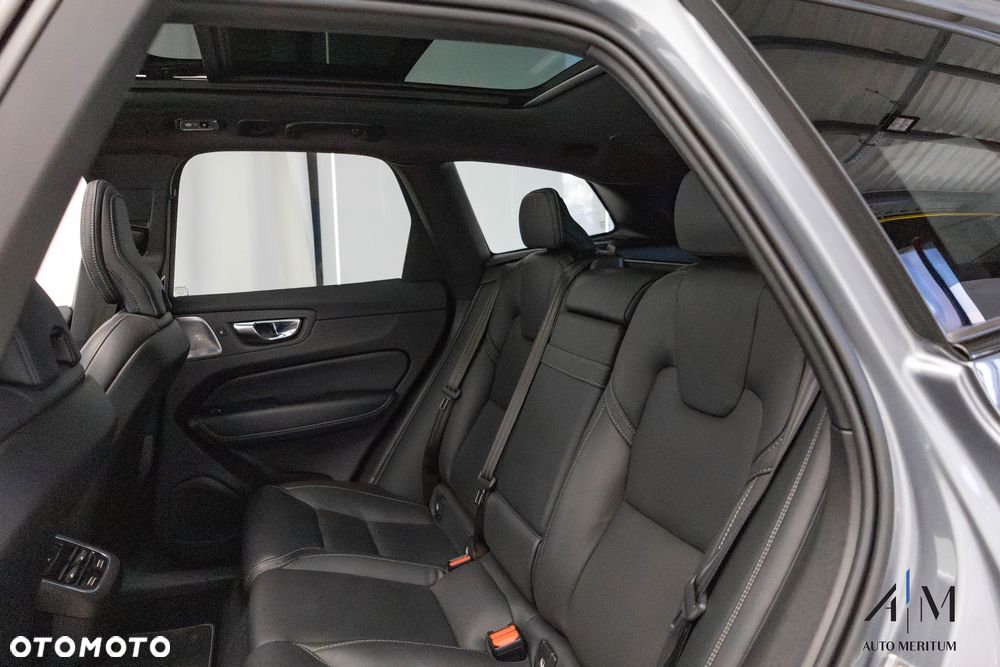 Volvo XC 60 B4 D AWD Ultimate Dark - 32