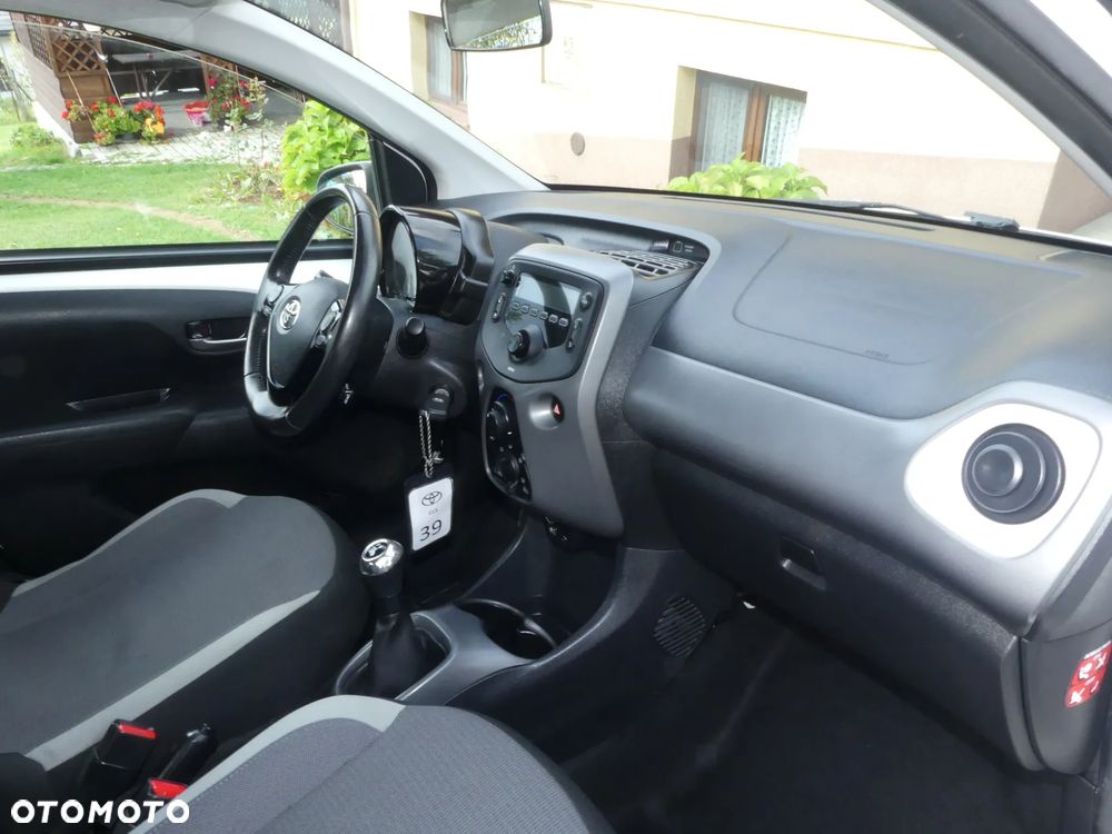 Toyota Aygo x-play - 19