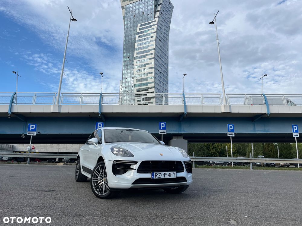 Porsche Macan Turbo - 1