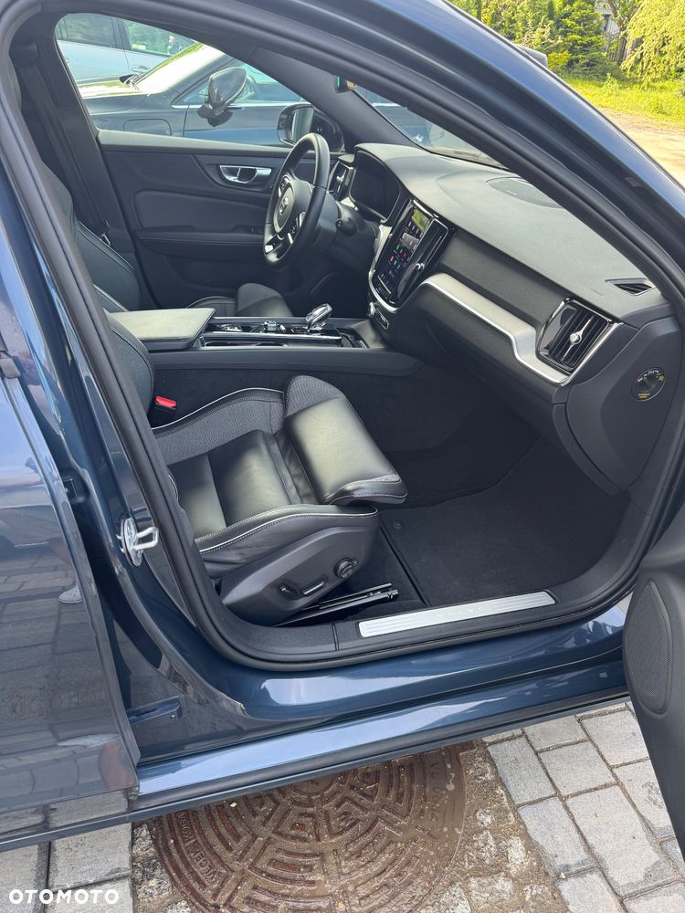 Volvo V60 B4 B Plus Dark - 3