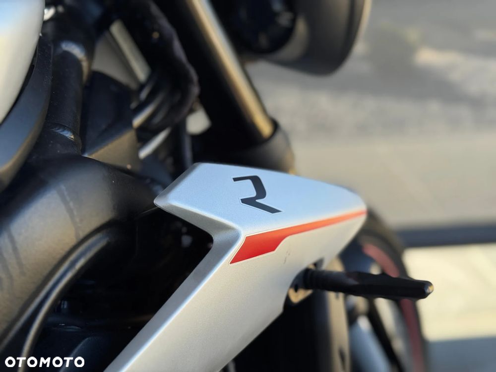 Triumph Street Triple - 13
