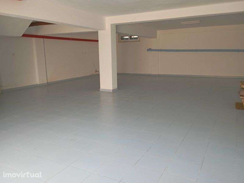 Garagem 80m2 com dois portões automáticos e comando - Grande imagem: 4/5