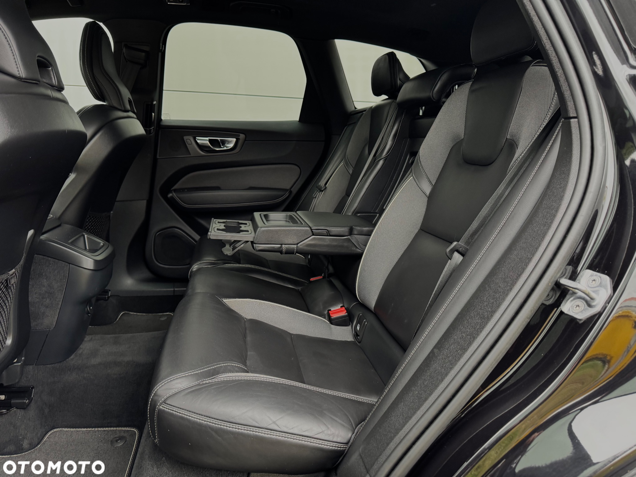 Volvo XC 60 D4 R-Design - 5