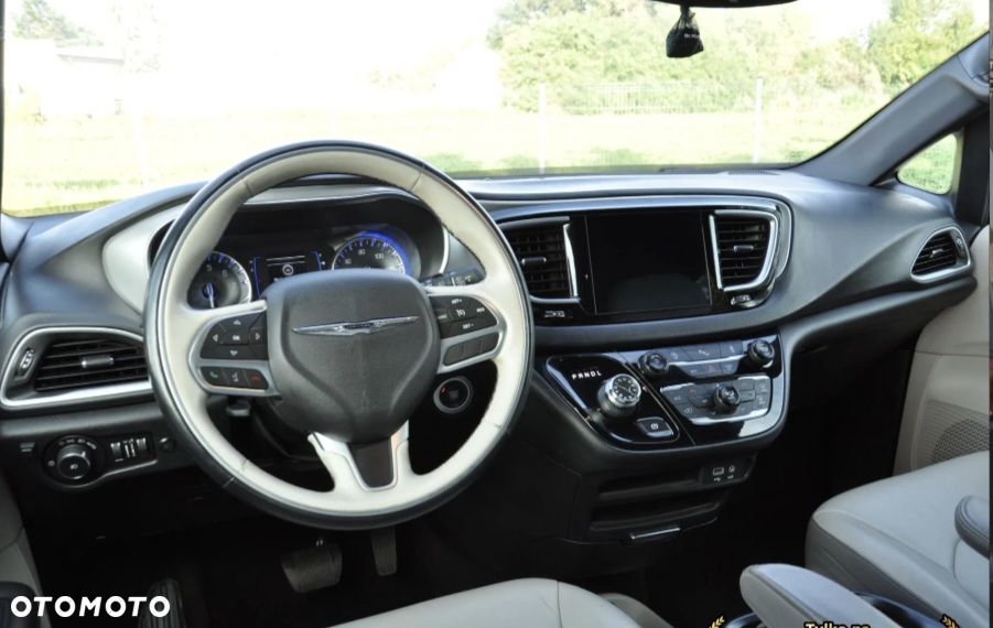 Chrysler Pacifica - 4