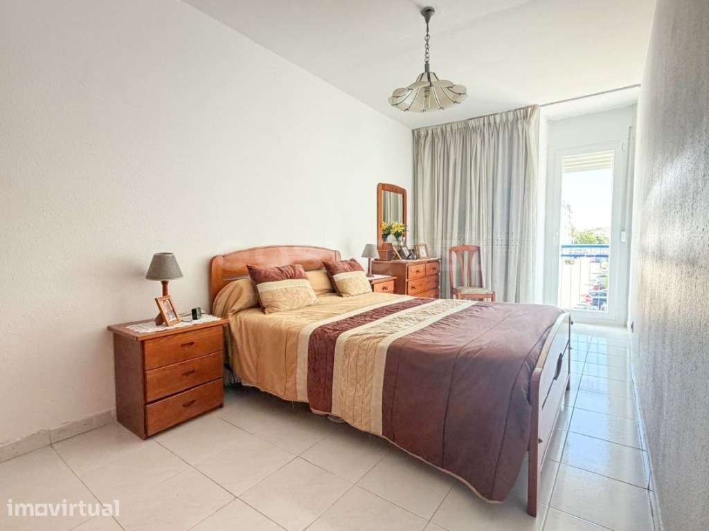 Apartamento T3 com Arrecadação, na Praceta João Villaret, Vale da A... - Grande imagem: 4/25