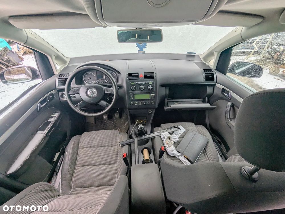 VW Touran 2003 2.0 140 KM - auto na części - 5