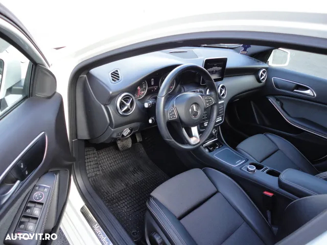 Mercedes-Benz A 180 d 7G-DCT AMG Line - 4