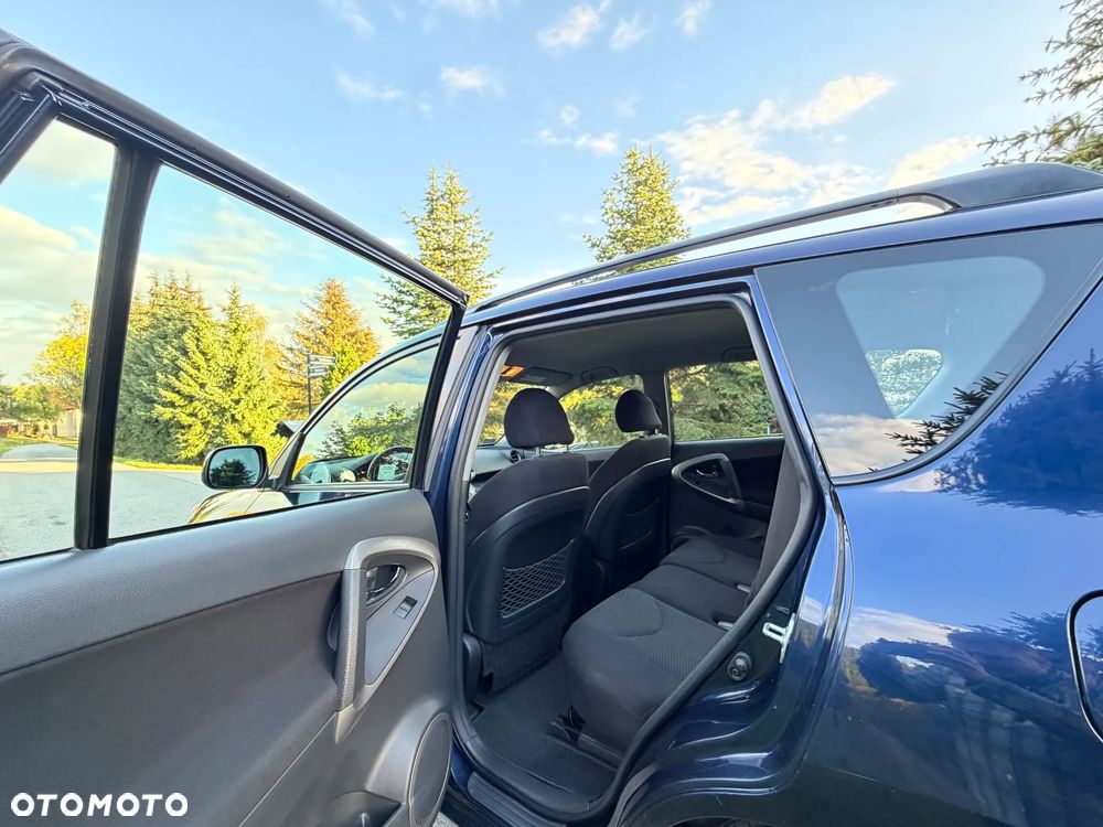 Toyota RAV4 2.2 D-4D Premium - 18
